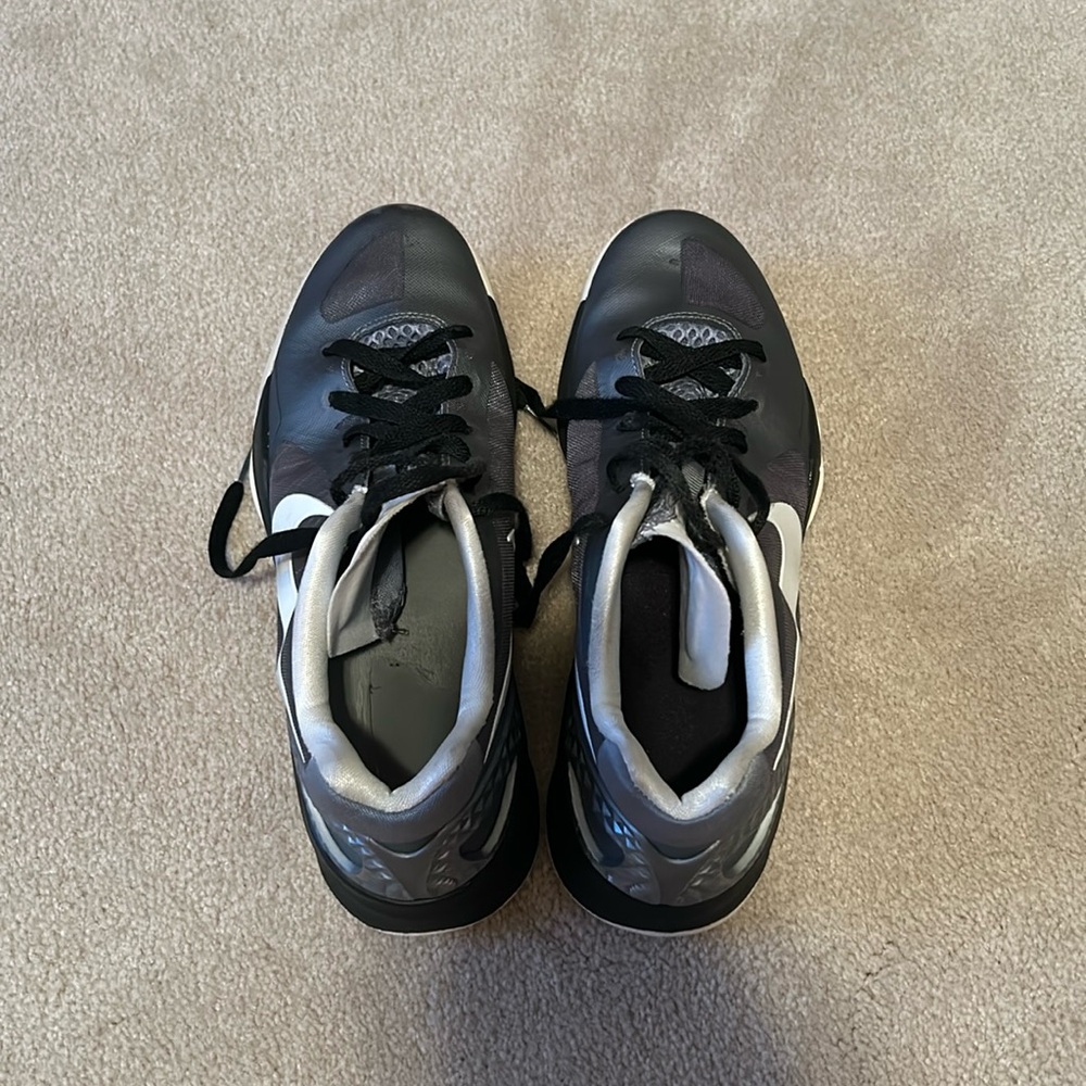 Size 10 women’s Nike volleyball shoes